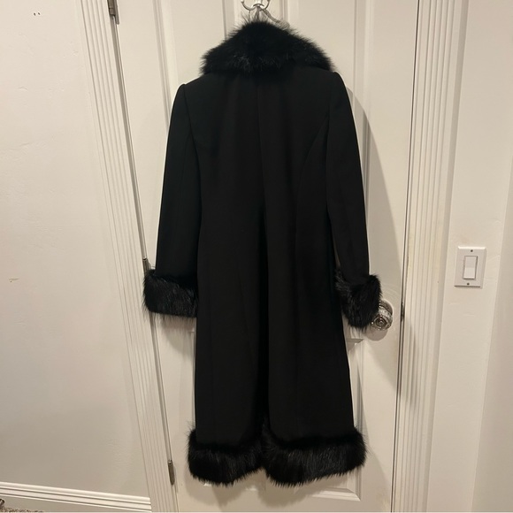 Dolce & Gabbana Vintage Black Wool Coat with Fur Trim – Made in Italy (IT 40) - Picture 3 of 16